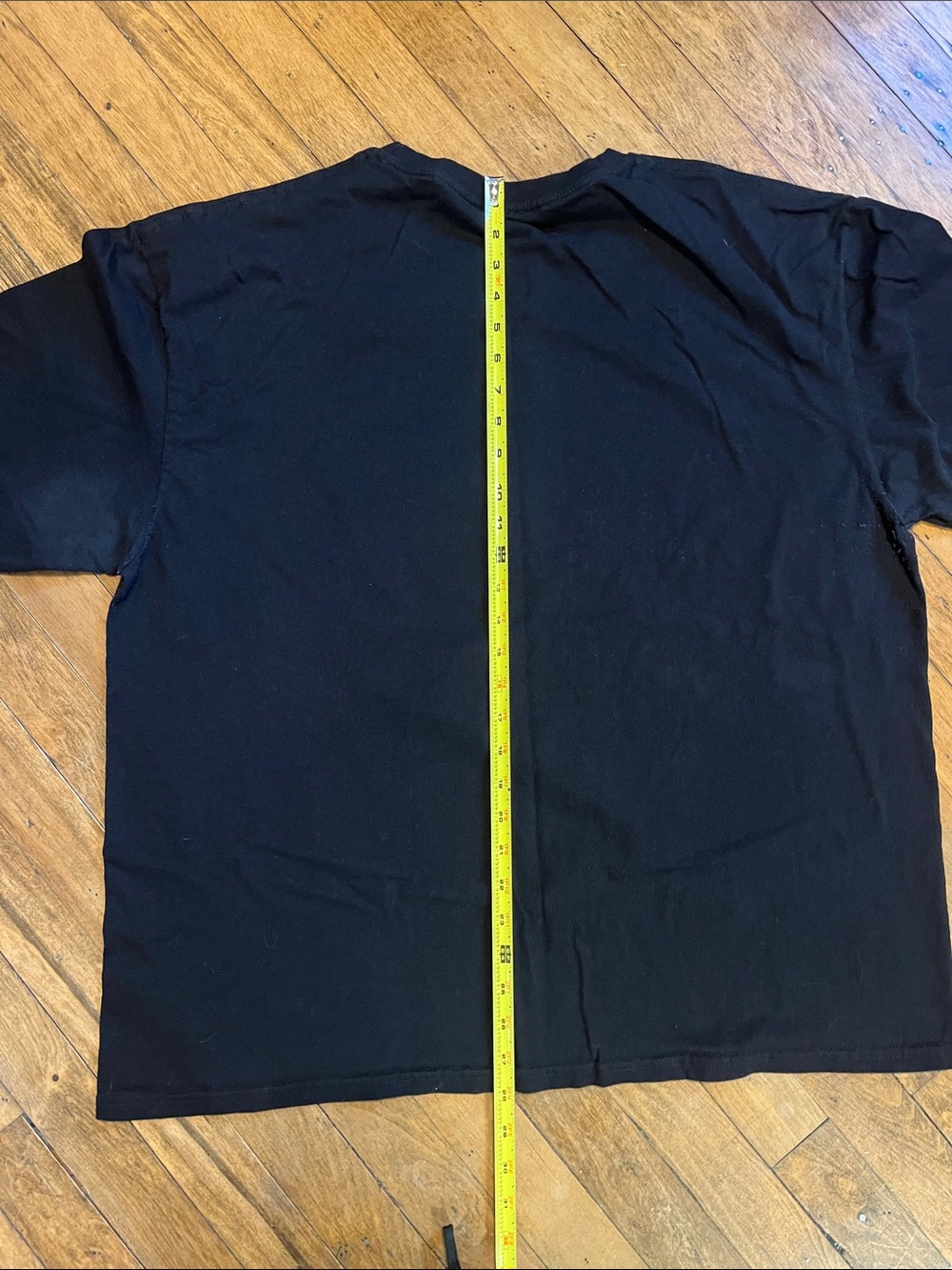 Vintage - Queen Black Tee with Yellow Crest and Pink/Red “Queen” logo. - Picture 6 of 7